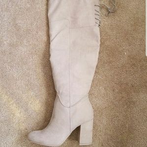 Widecalf block heel light grey boots 👢NWT!